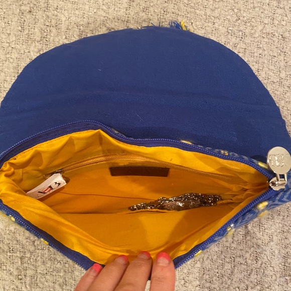 Fun clutch with optional chain strap - Picture 4 of 6